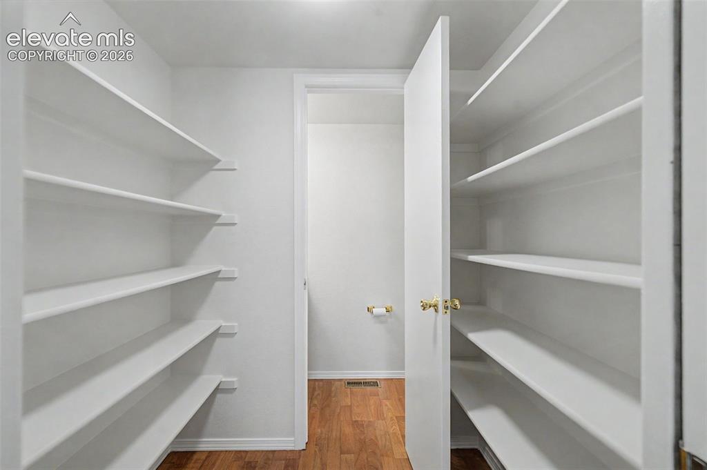 Image 17 of 30: Storage