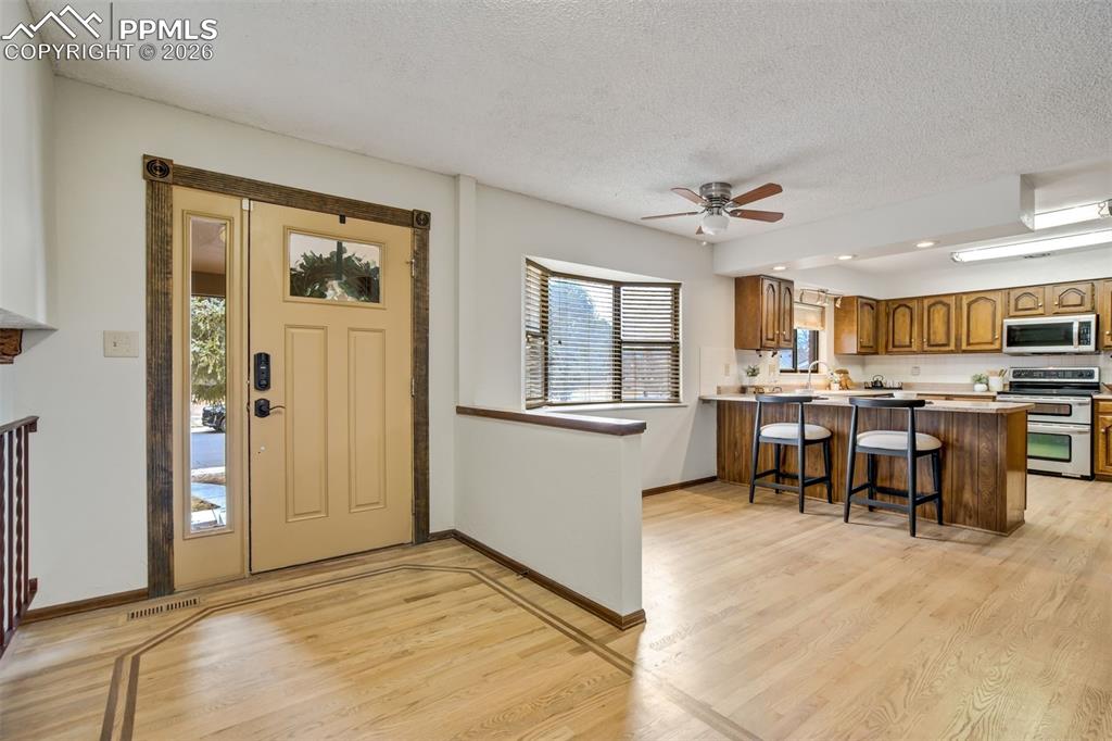 Image 18 of 48: Entry