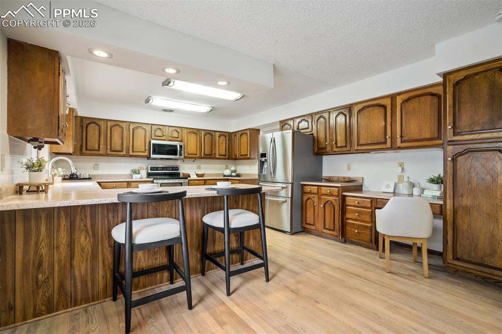 Image 19 of 48: Kitchen