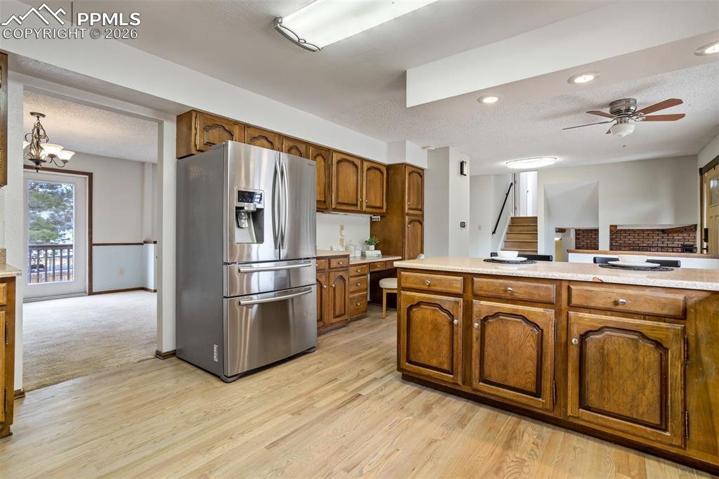 Image 21 of 48: Kitchen