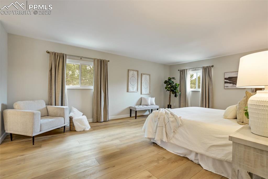 Image 26 of 48: Bedroom