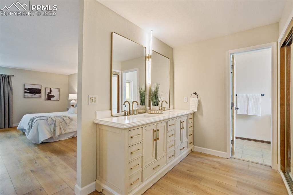 Image 27 of 48: Bathroom