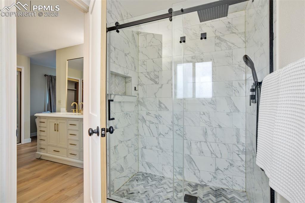 Image 29 of 48: Bathroom