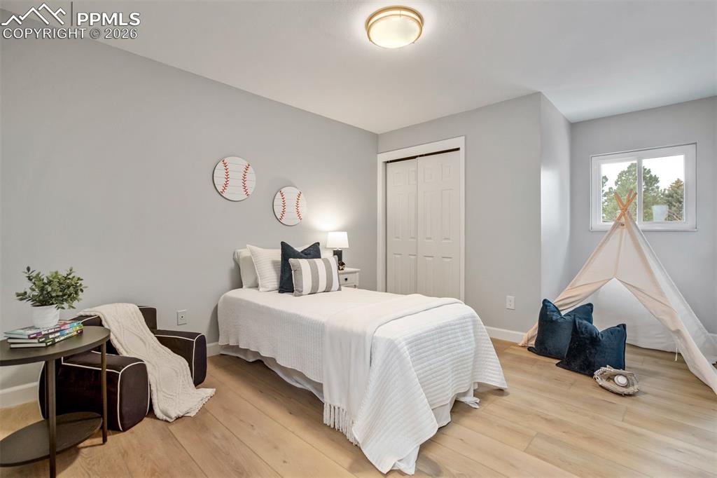 Image 31 of 48: Bedroom