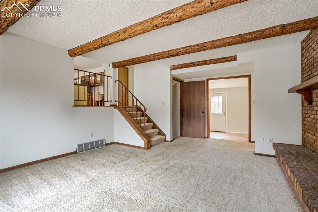 Image 40 of 48: Living Room