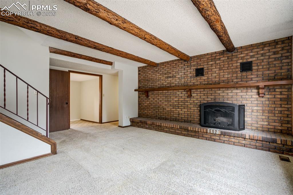 Image 41 of 48: Living Room