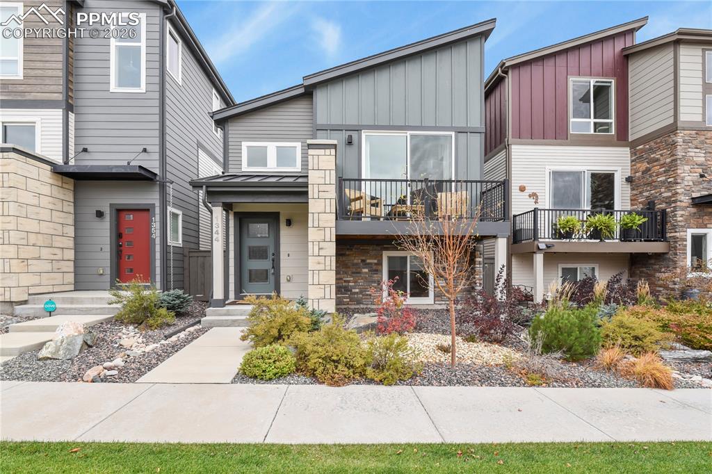 Image 1 of 37: Front of Structure