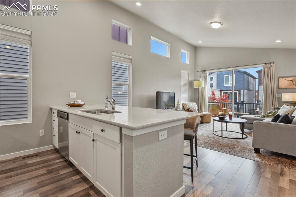 Image 16 of 37: Kitchen