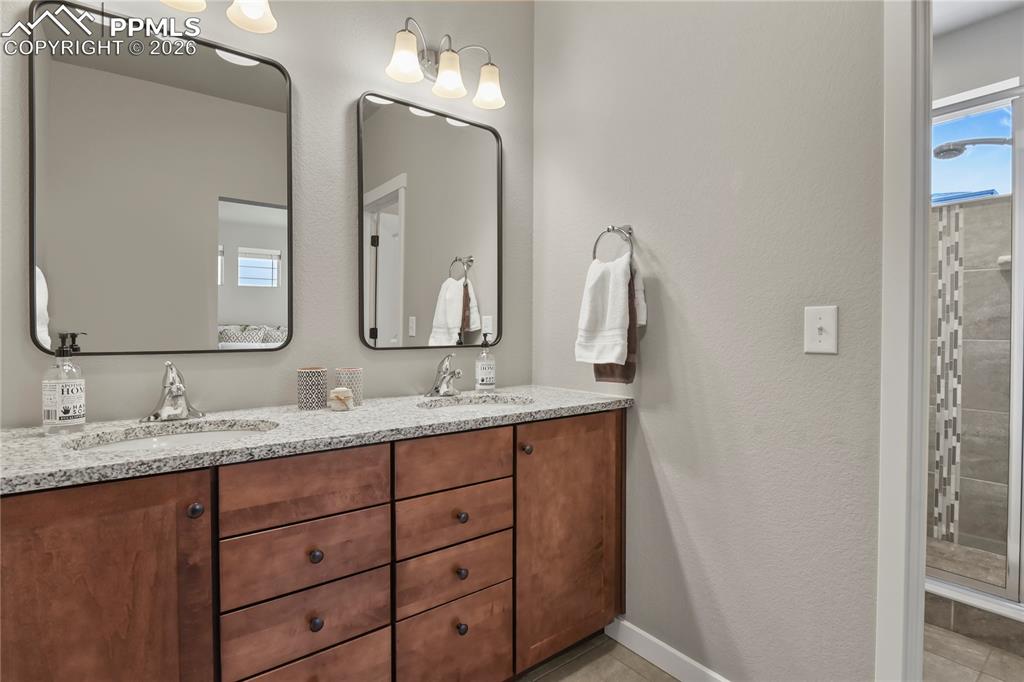 Image 22 of 37: Bathroom