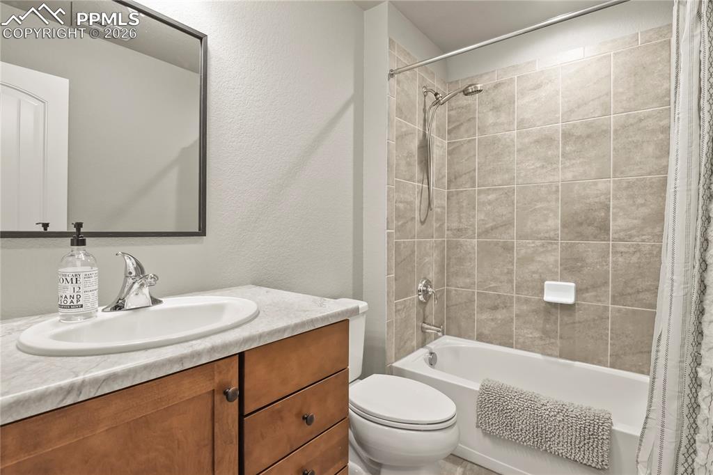 Image 31 of 37: Bathroom