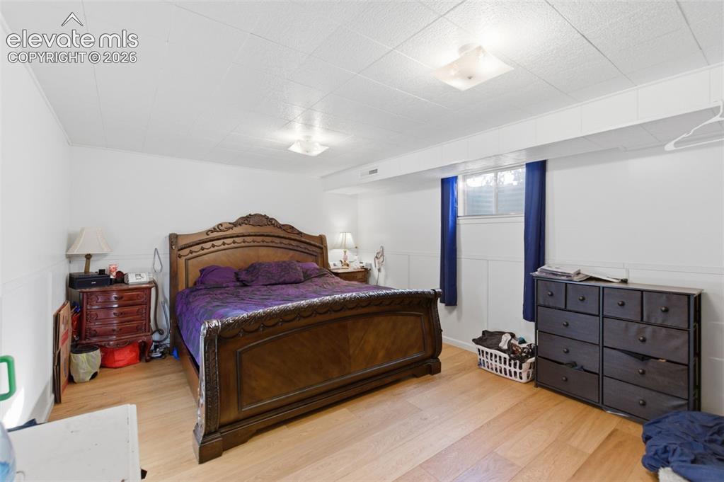 Image 20 of 21: Bedroom