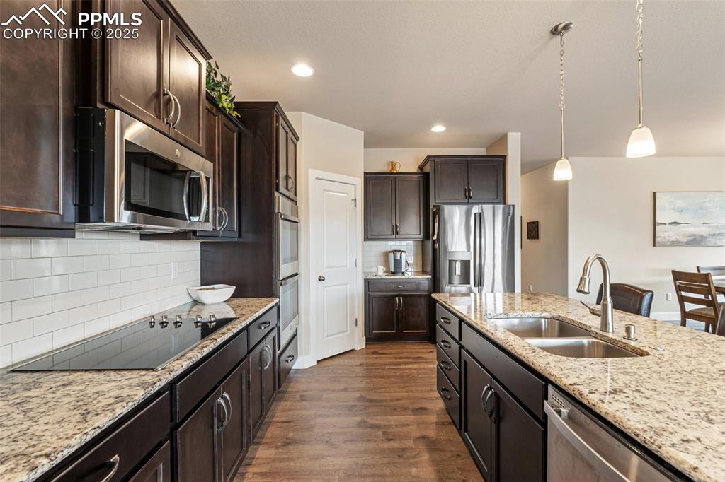 Image 17 of 49: Kitchen also offers a walk-in pantry