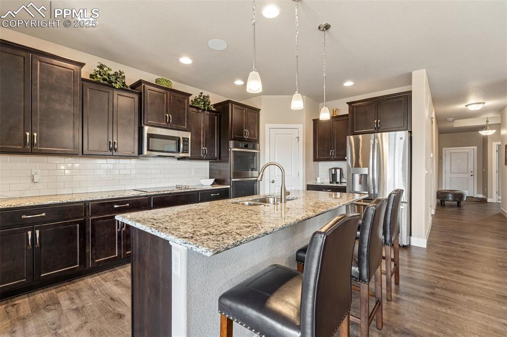 Image 19 of 49: Large island with a breakfast bar and don