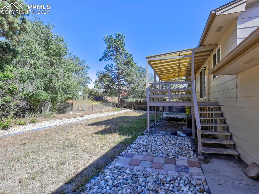 Image 5 of 27: backyard 