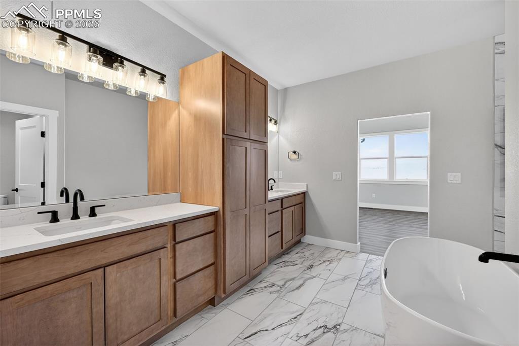 Image 10 of 48: Bathroom