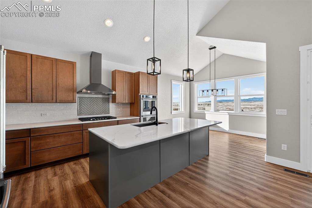 Image 14 of 48: Kitchen