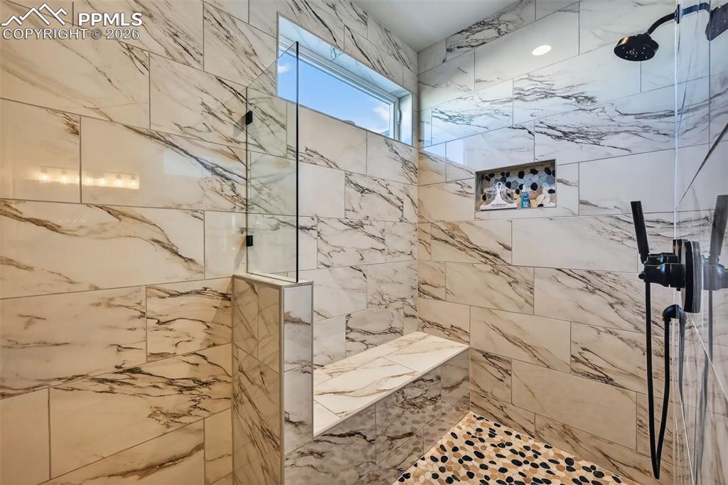 Image 30 of 48: Bathroom