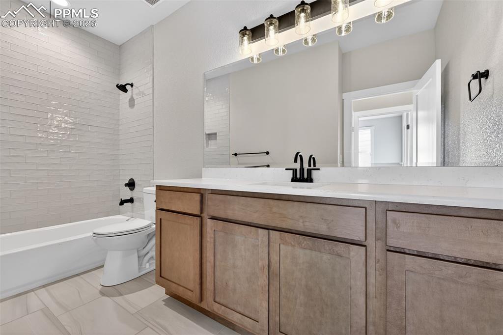 Image 35 of 48: Bathroom