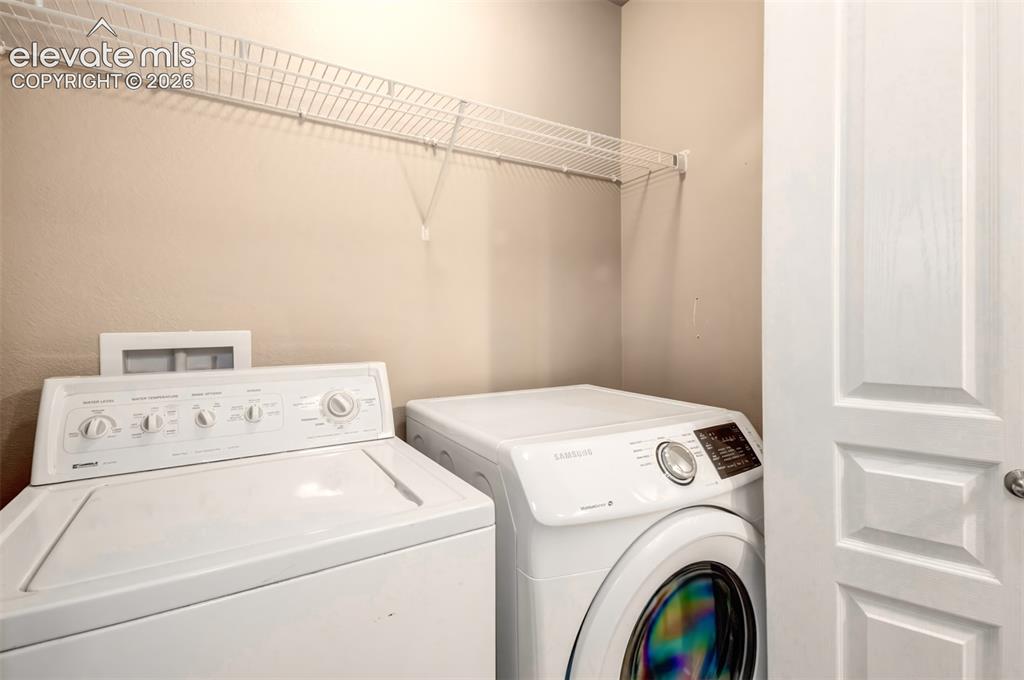 Image 19 of 22: Includes the washer and dryer