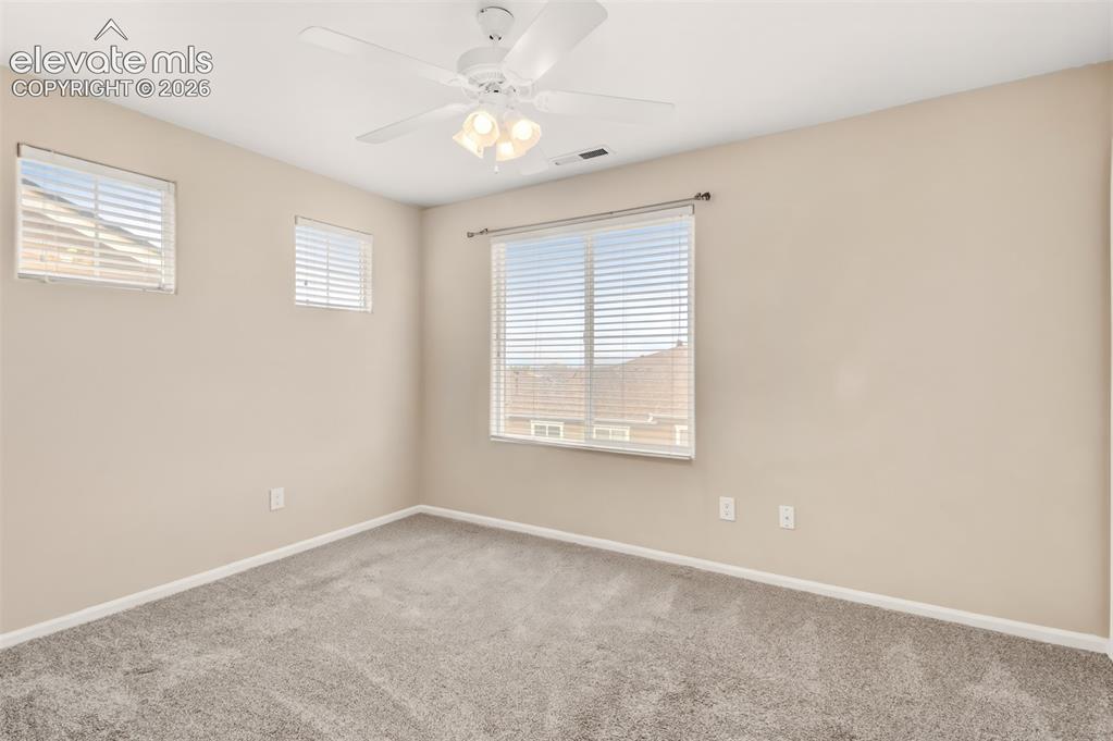 Image 21 of 22: Bedroom