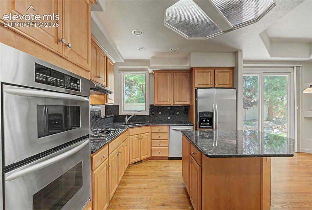 Image 9 of 46: Kitchen