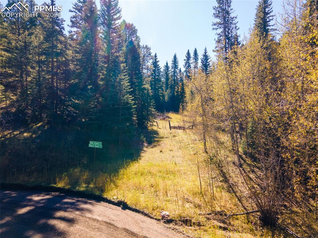 Image 4 of 7: Entry to property