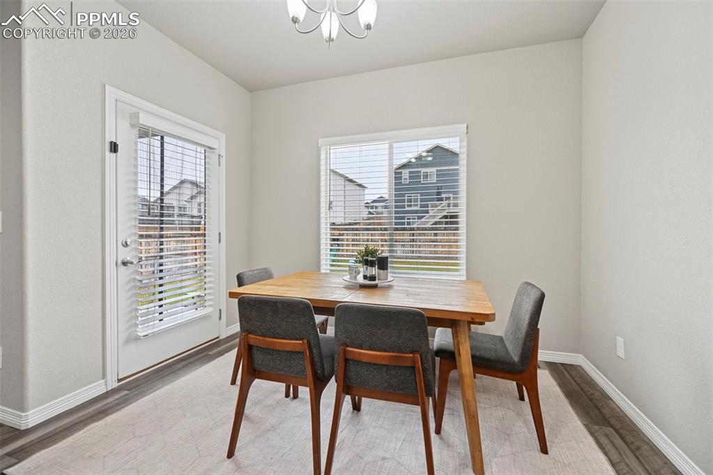 Image 11 of 40: Dining Area