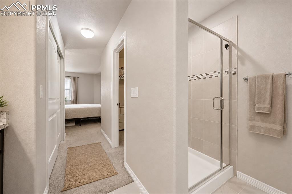 Image 20 of 40: Bathroom