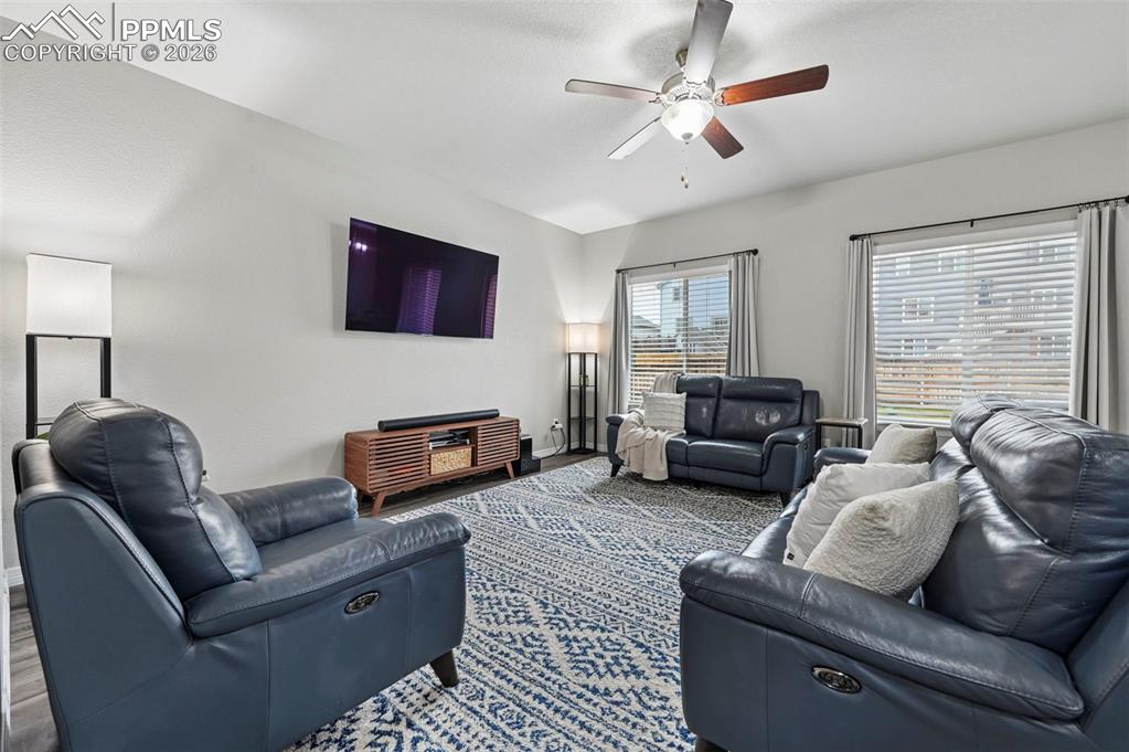 Image 5 of 40: Living Room