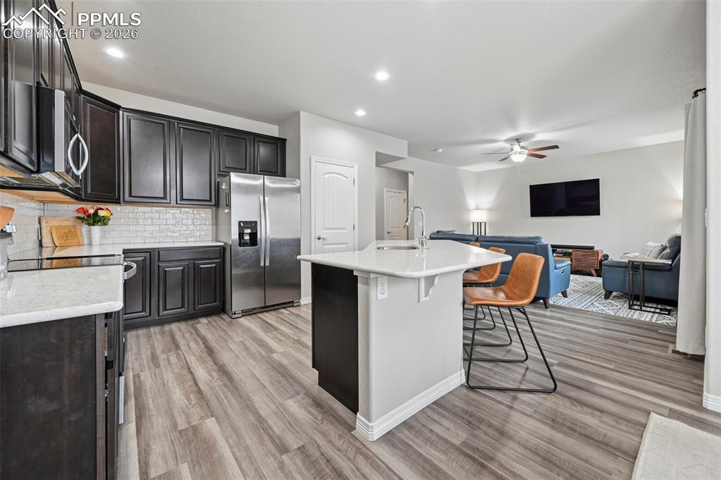 Image 7 of 40: Kitchen