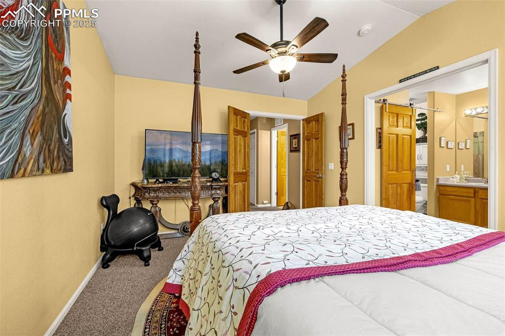 Image 11 of 19: Bedroom
