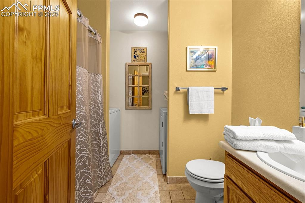 Image 14 of 19: Bathroom