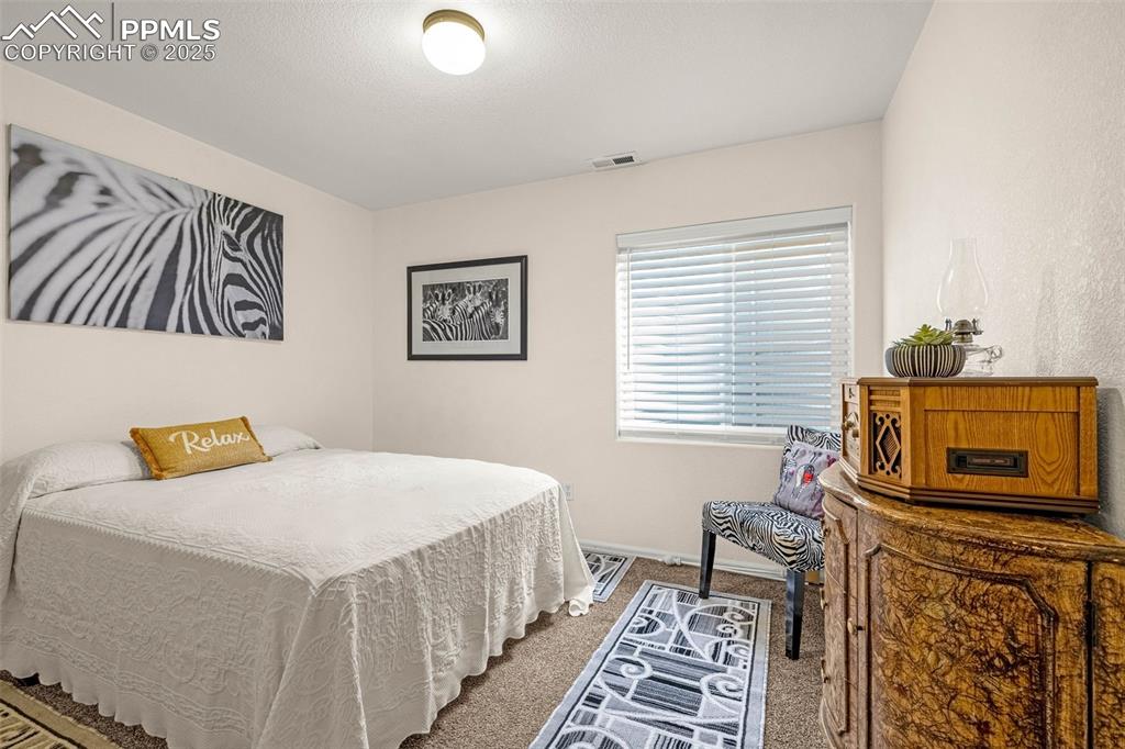 Image 15 of 19: Bedroom