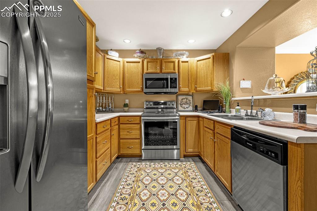 Image 9 of 19: Kitchen