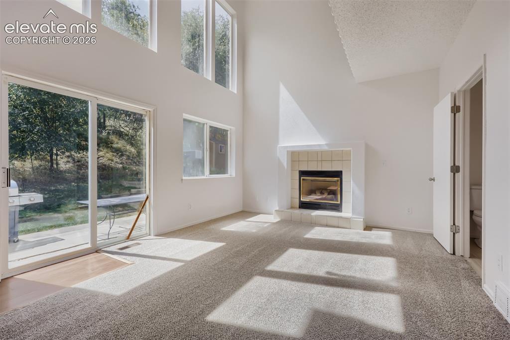 Image 11 of 32: Living Room