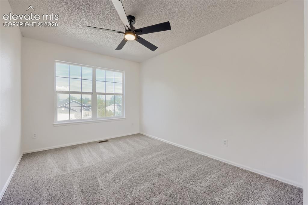 Image 17 of 32: Bedroom