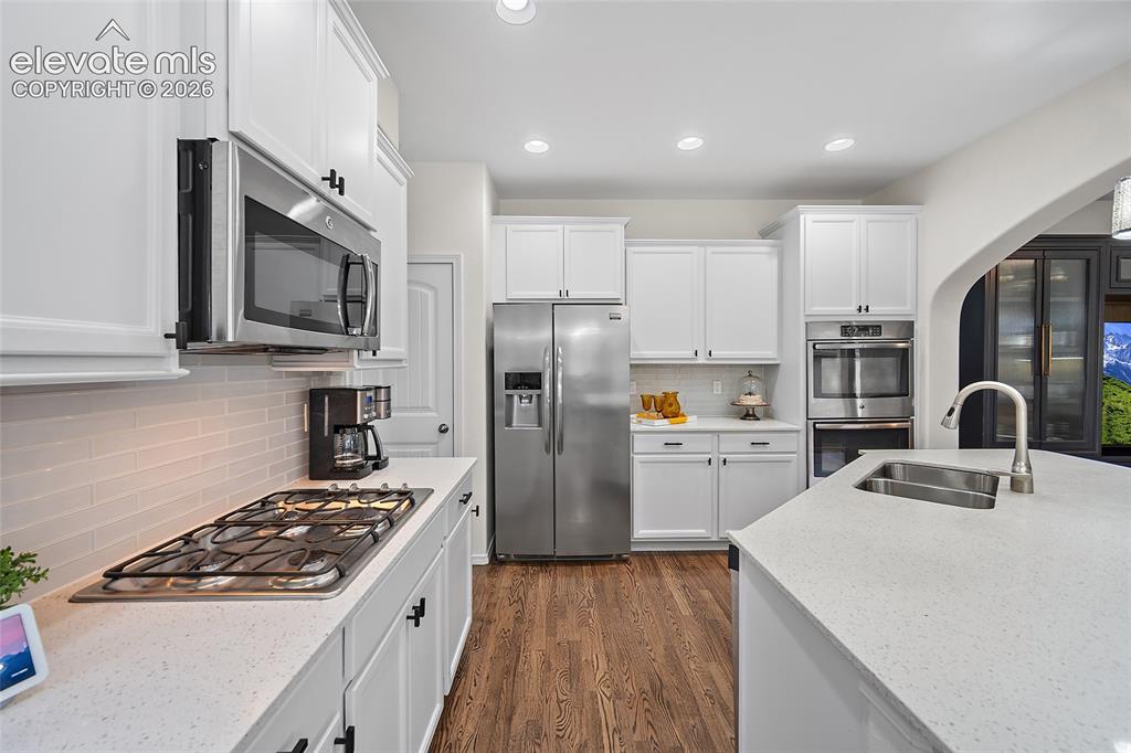 Image 11 of 36: Kitchen