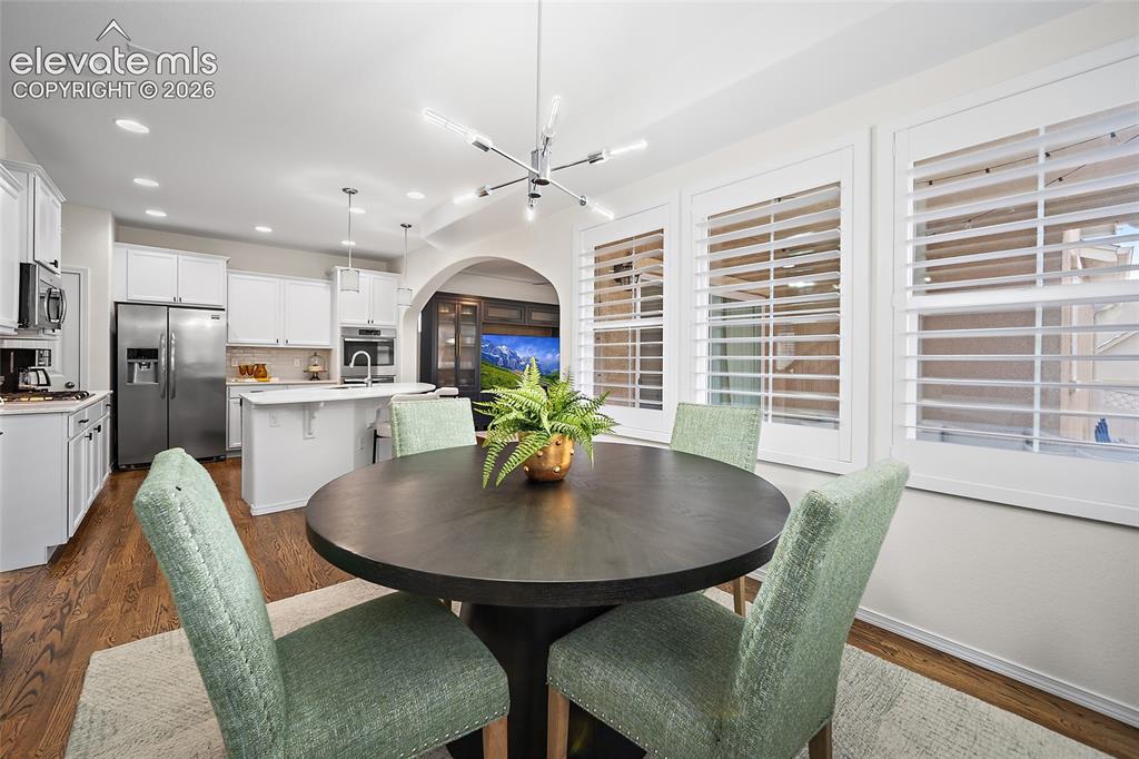 Image 14 of 36: Dining Area