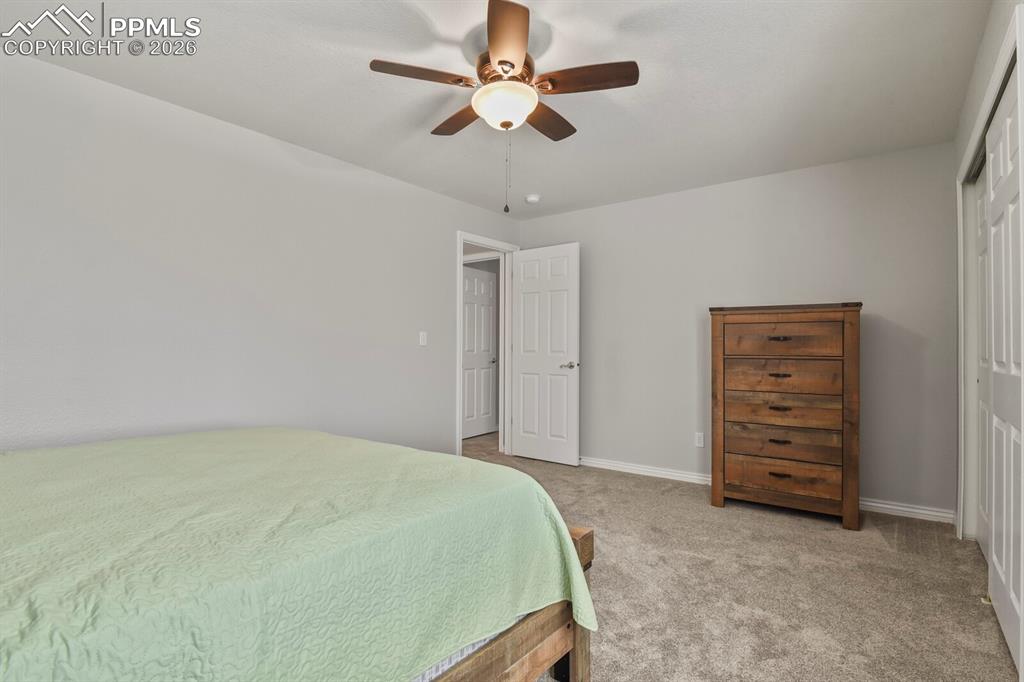 Image 32 of 45: Bedroom