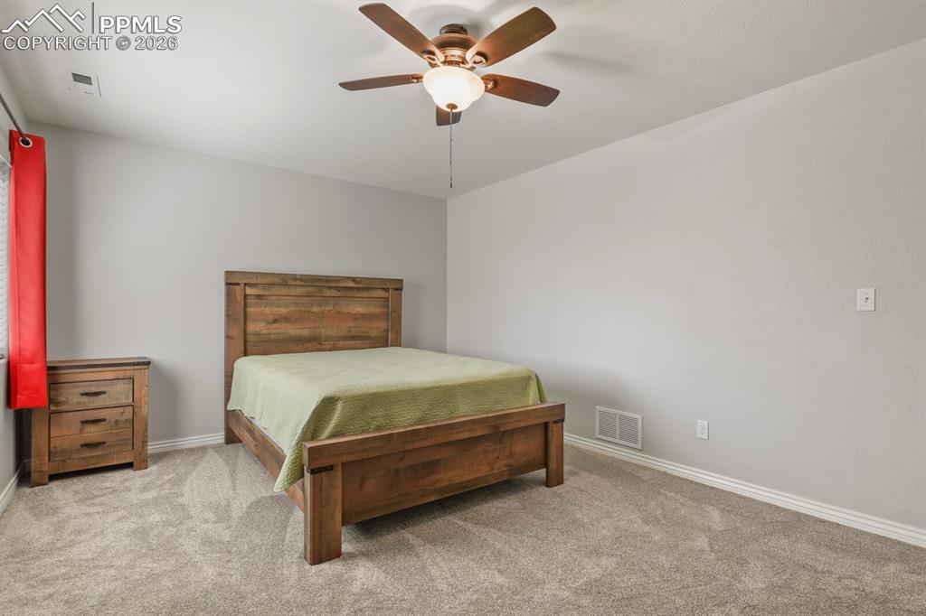 Image 33 of 45: Bedroom