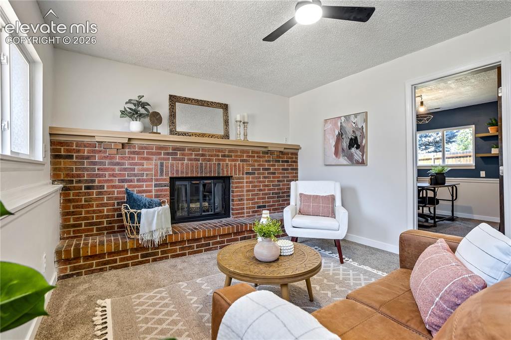 Image 17 of 41: Living Room