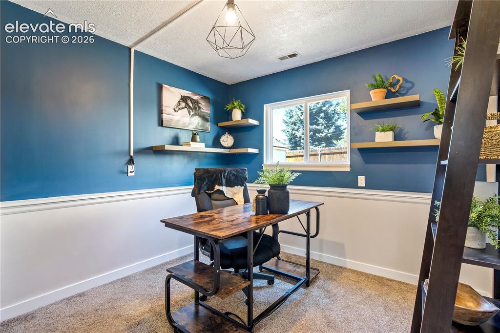 Image 18 of 41: Office