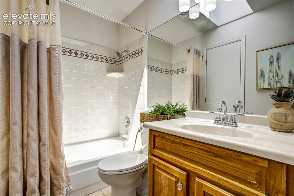 Image 38 of 41: Bathroom