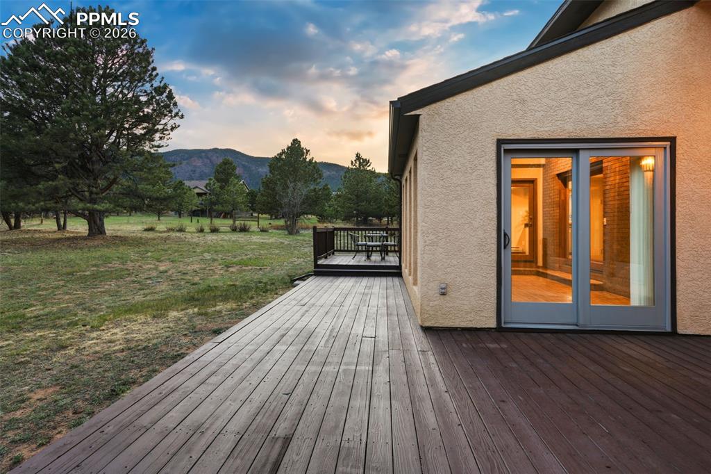 Image 12 of 40: Deck