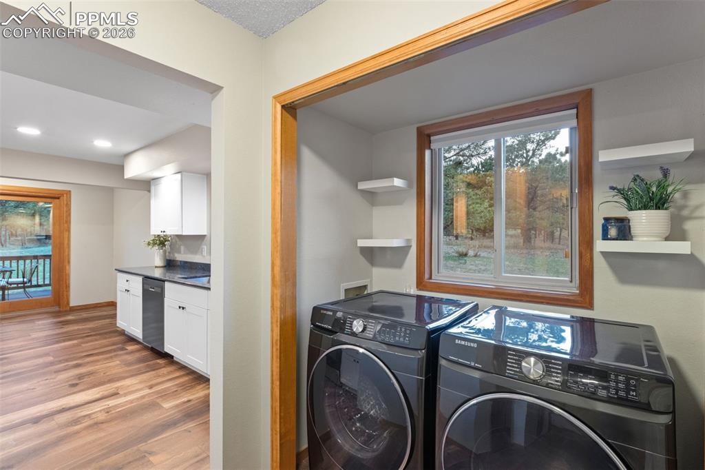 Image 20 of 40: Main Level Laundry