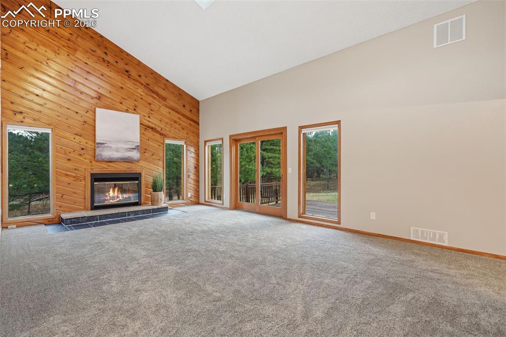 Image 4 of 40: Living Room