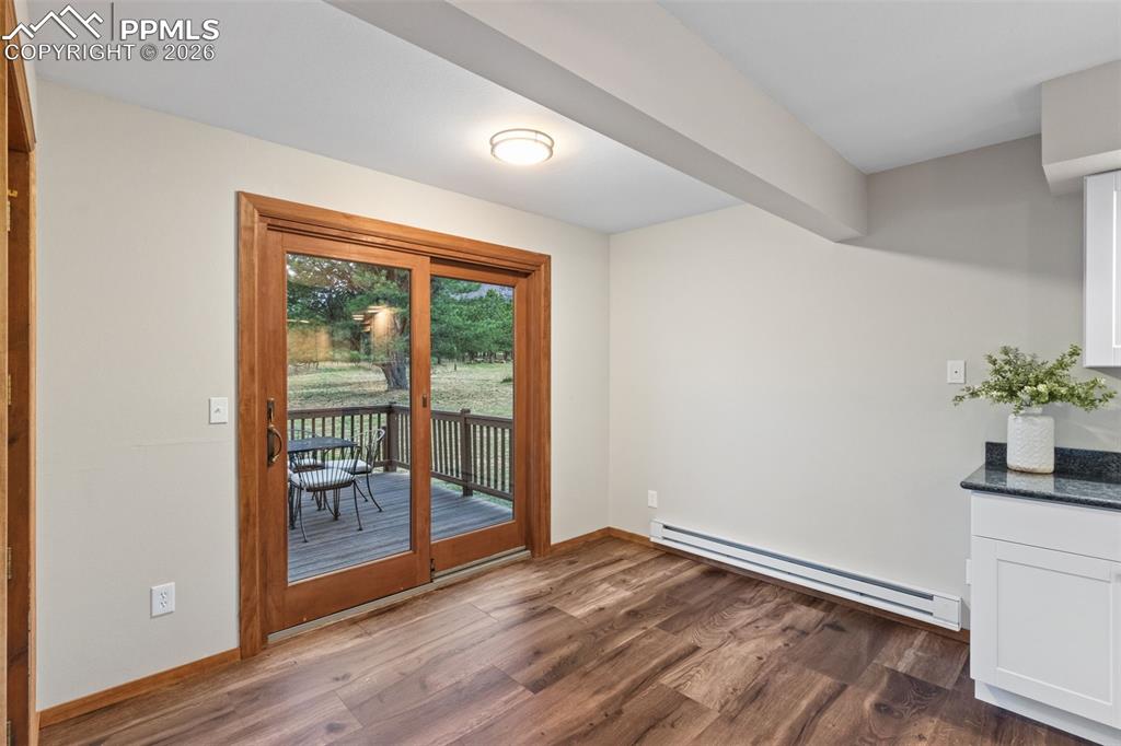 Image 6 of 40: Breakfast Area