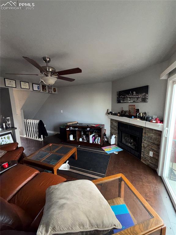 Image 11 of 32: Living Room