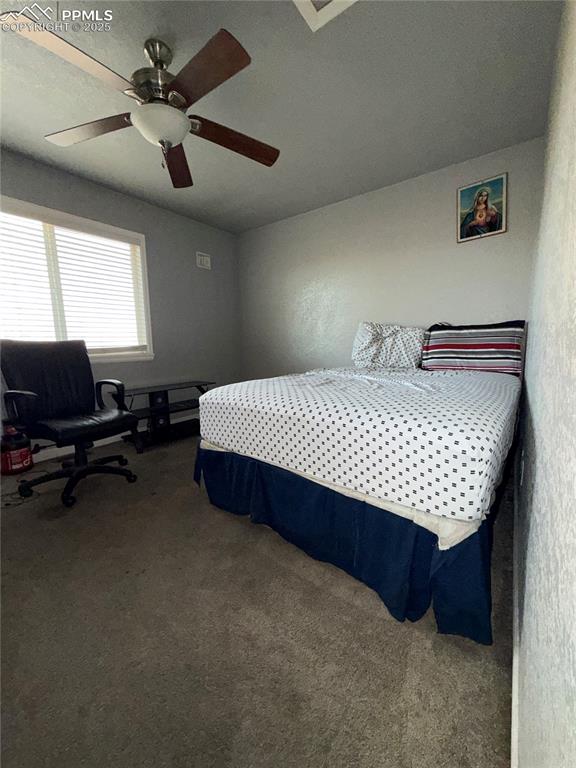 Image 18 of 32: Bedroom