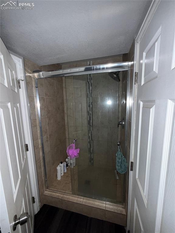 Image 26 of 32: Bathroom